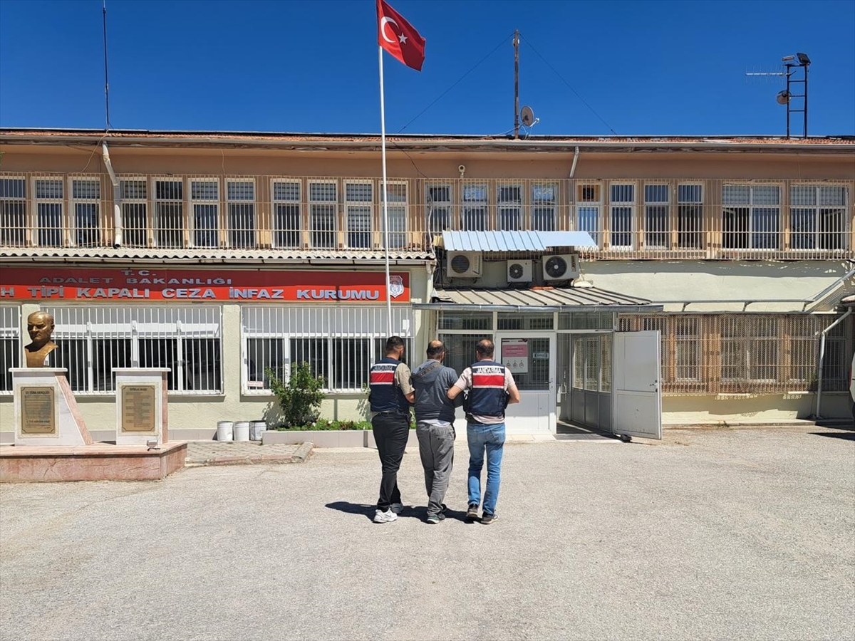 Kırmızı bültenle aranan şüpheli Eskişehir'de yakalandı