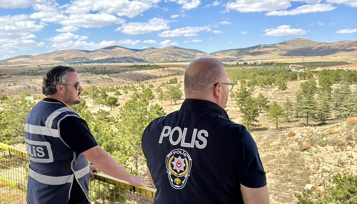 Kırşehir'deki ormanlık alanlar yangınlara karşı dronla denetleniyor