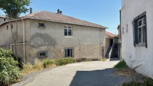 KOCAELİ (AA) – Kocaeli'nin Gebze ilçesinde bir kadının silahla öldürülmesine