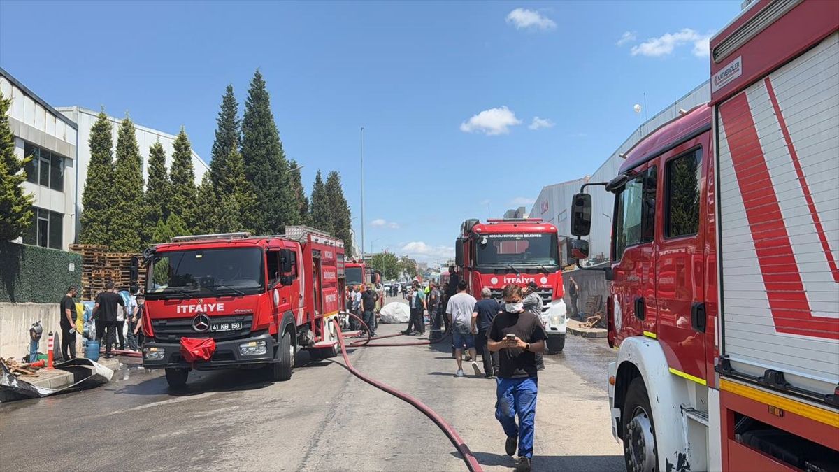Kocaeli'de fabrikada çıkan yangın kontrol altına alındı