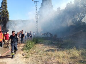 KOCAELİ (AA) – Kocaeli'nin Karamürsel ilçesinde ormanlık alanda çıkan yangın
