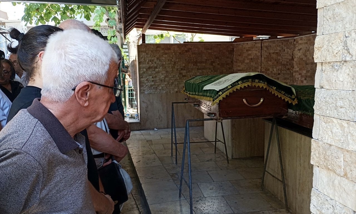 Kocaeli’de silahlı saldırıda ölen baba ve oğlu defnedildi