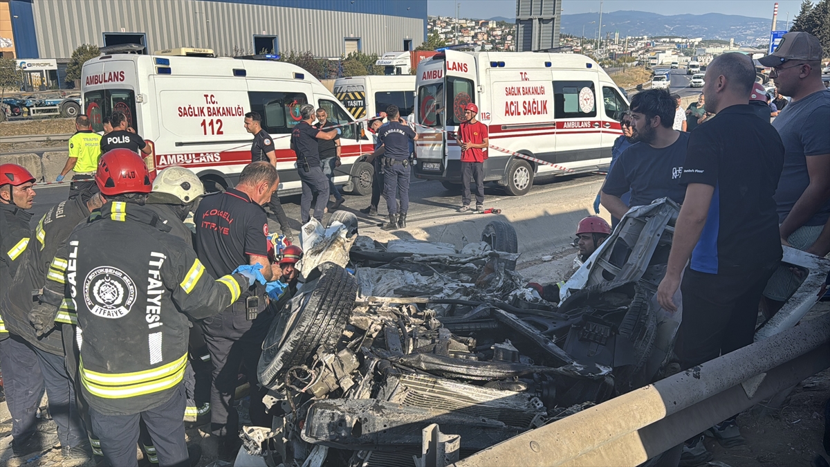 Kocaeli'de zincirleme trafik kazasında 5 kişi öldü, 1 kişi yaralandı