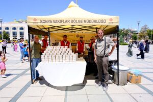 KONYA (AA) – Konya, Aksaray ve Karaman'da vatandaşlara aşure dağıtımı