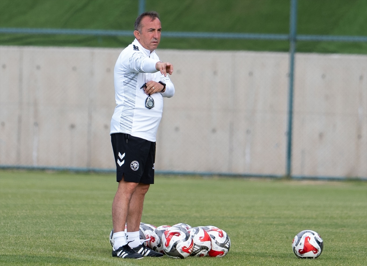 Konyaspor, yeni sezona takımın yapısını koruyarak girecek