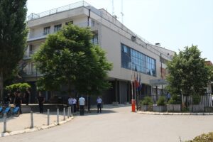 PRİŞTİNE (AA) – Kosova Meclisinin, yapılan bomba ihbarı sonrası tahliye