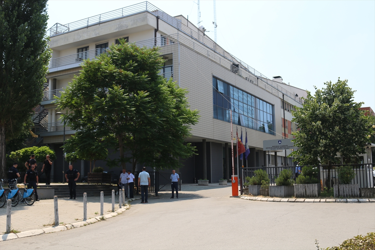 Kosova’da meclis bomba ihbarı nedeniyle boşaltıldı