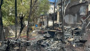 İSTANBUL (AA) – Küçükçekmece'de gecekonduda başlayıp otomobile sıçrayan yangın, itfaiye