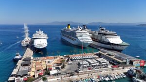 AYDIN (AA) – Kruvaziyer turizminin önemli noktalarından Aydın'ın Kuşadası ilçesi,