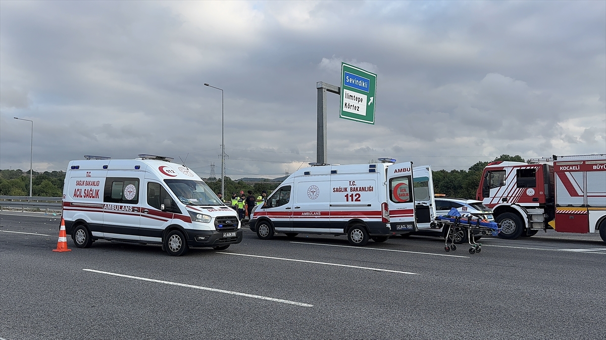 Kuzey Marmara Otoyolu'nda takla atan otomobildeki anne öldü, eşi ve 3 çocuğu yaralandı