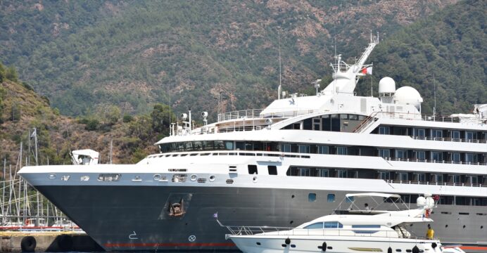 “L Austral” kruvaziyeriyle 200 üst düzey yönetici Marmaris'e geldi