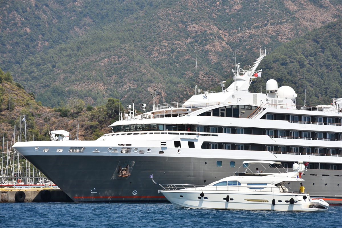 “L Austral” kruvaziyeriyle 200 üst düzey yönetici Marmaris'e geldi
