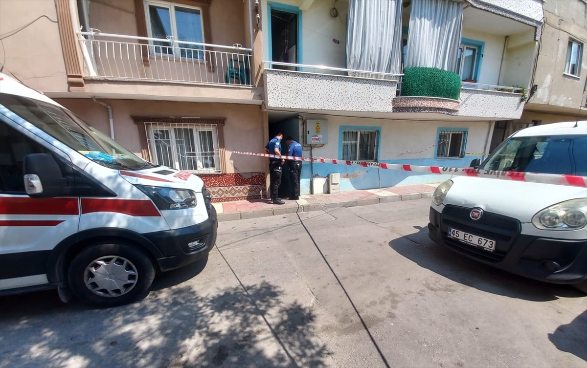 Manisa'da genç kadın evinde ölü bulundu