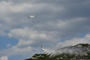 MANİSA (AA) – Manisa'nın Saruhanlı ilçesinde çıkan orman yangınına ekipler