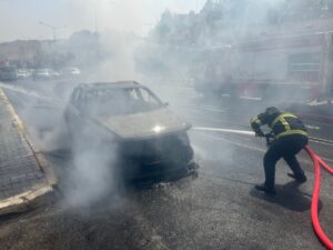 MARDİN (AA) – Mardin'in Artuklu ilçesinde seyir halindeki otomobilde çıkan