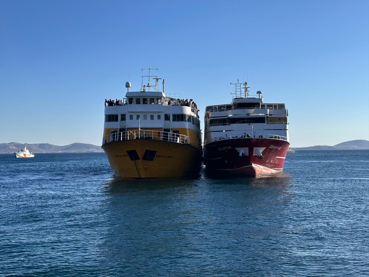 Marmara Adası açıklarında seyir halindeki feribotun makine dairesinde yangın çıktı