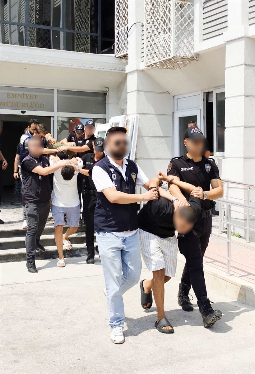 Mersin'de anne ve kızının silahla öldürülmesine ilişkin 4 şüpheli yakalandı