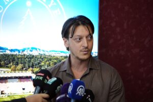 İSTANBUL (AA) – Eski futbolcu Mesut Özil, Ümraniye'de kuracağı akademide