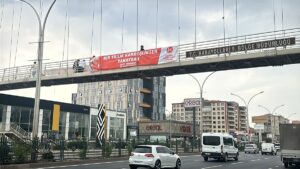 DİYARBAKIR (AA) – MHP Diyarbakır İl Başkanlığınca kentte sokaklara "Terörsüz