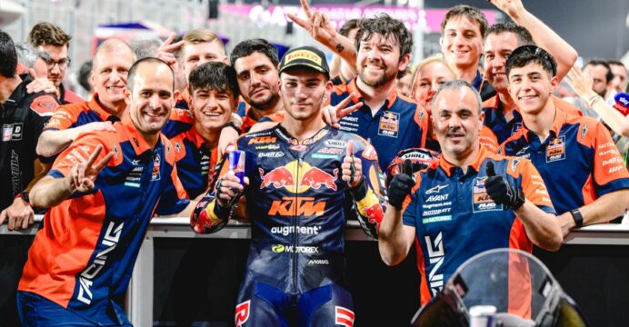 Milli motosikletçi Deniz Öncü, Dünya Moto2 Şampiyonası'nın Almanya yarışını kazandı