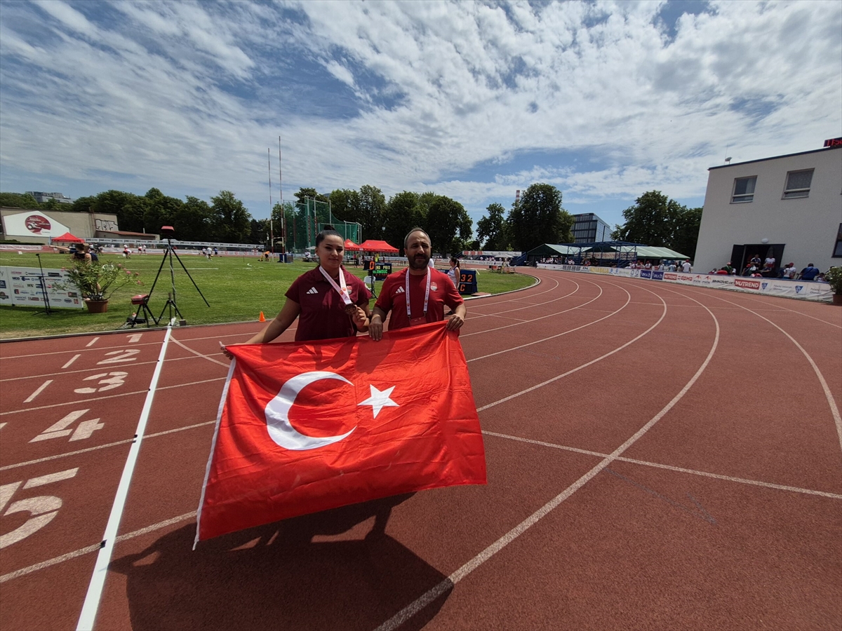Milli para atlet Ebrar Keskin, Çekya'daki turnuvada altın madalya kazandı