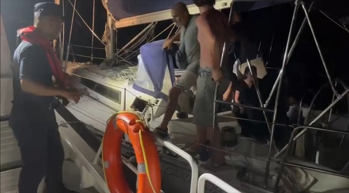 Muğla açıklarında 28 düzensiz göçmen yakalandı