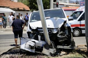 MUĞLA (AA) – Muğla'nın Fethiye ilçesinde minibüs ile hafif ticari