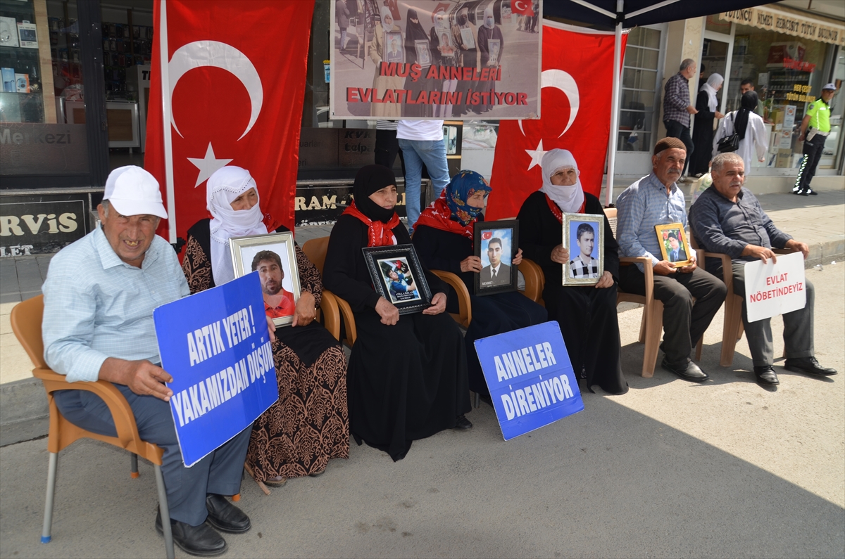 Muşlu aileler DEM Parti önündeki eylemlerini sürdürdü