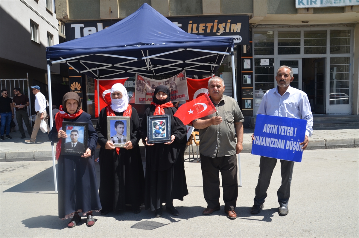 Muşlu aileler DEM Parti önündeki eylemlerini sürdürdü
