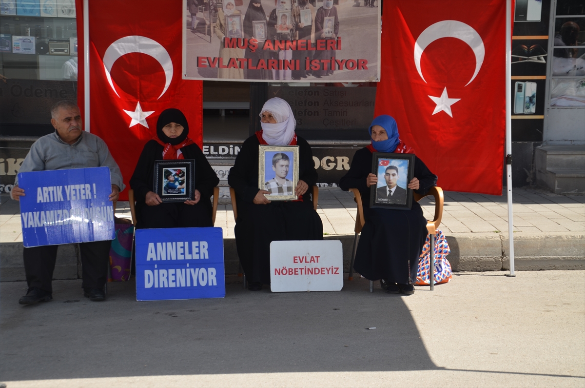 Muşlu aileler DEM Parti önündeki eylemlerini sürdürdü