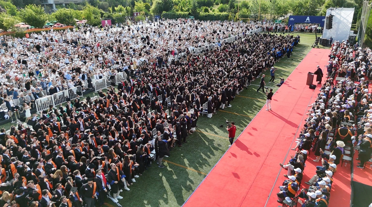 Özyeğin Üniversitesi 14. mezuniyet törenini gerçekleştirdi