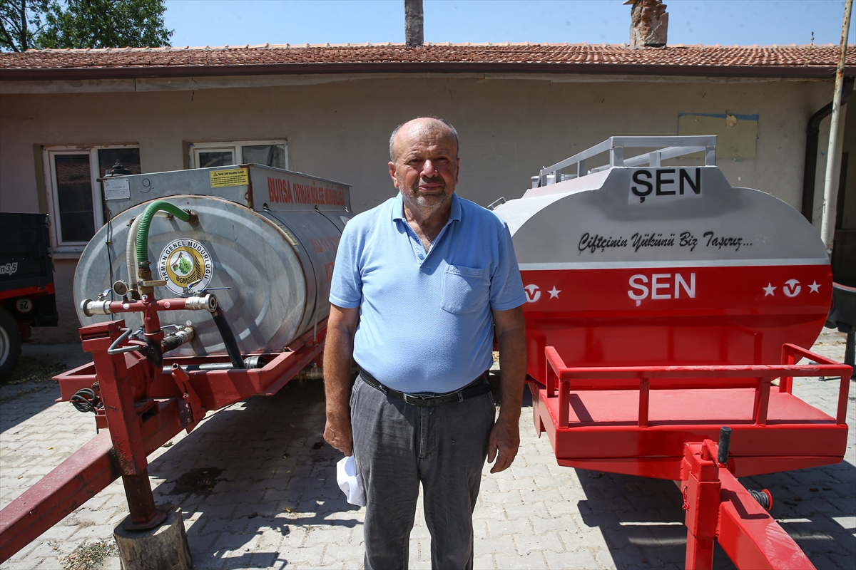 Patlayan lastiğe rağmen yangına su taşıyan çiftçiye hediye edilen tanker sayısı 3 oldu