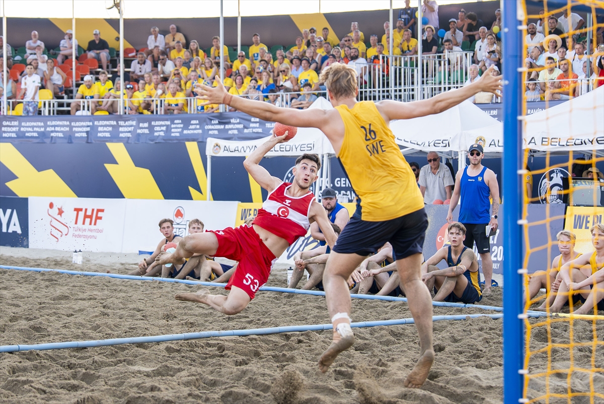 Plaj hentbolunda 17 Yaş Altı EHF Avrupa Şampiyonası Antalya'da başladı