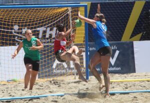 Plaj hentbolunda 17 Yaş Altı EHF Avrupa Şampiyonası Antalya'da sürüyor ANTALYA (AA) – 17 Yaş Altı EHF Avrupa Plaj Hentbol