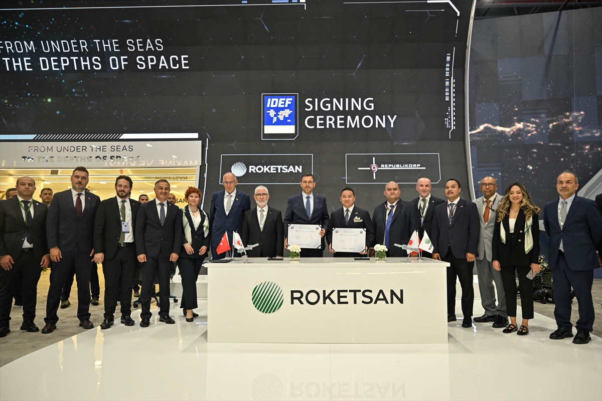 Roketsan, IDEF 2025'te savunma sanayisi alanında stratejik sözleşmelere imza attı