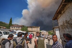 BİLECİK (AA) – Sakarya'nın Geyve ilçesindeki ormanlık alanda çıkan yangın,