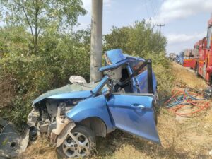 SAKARYA (AA) – Sakarya'nın Söğütlü ilçesinde otomobilin beton direğe çarpması