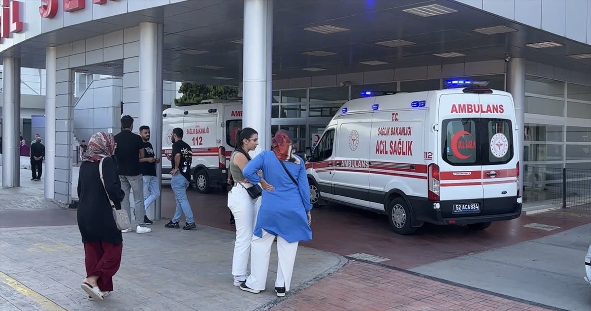 Samsun'da denizde boğulma tehlikesi geçiren 4 kişi kurtarıldı