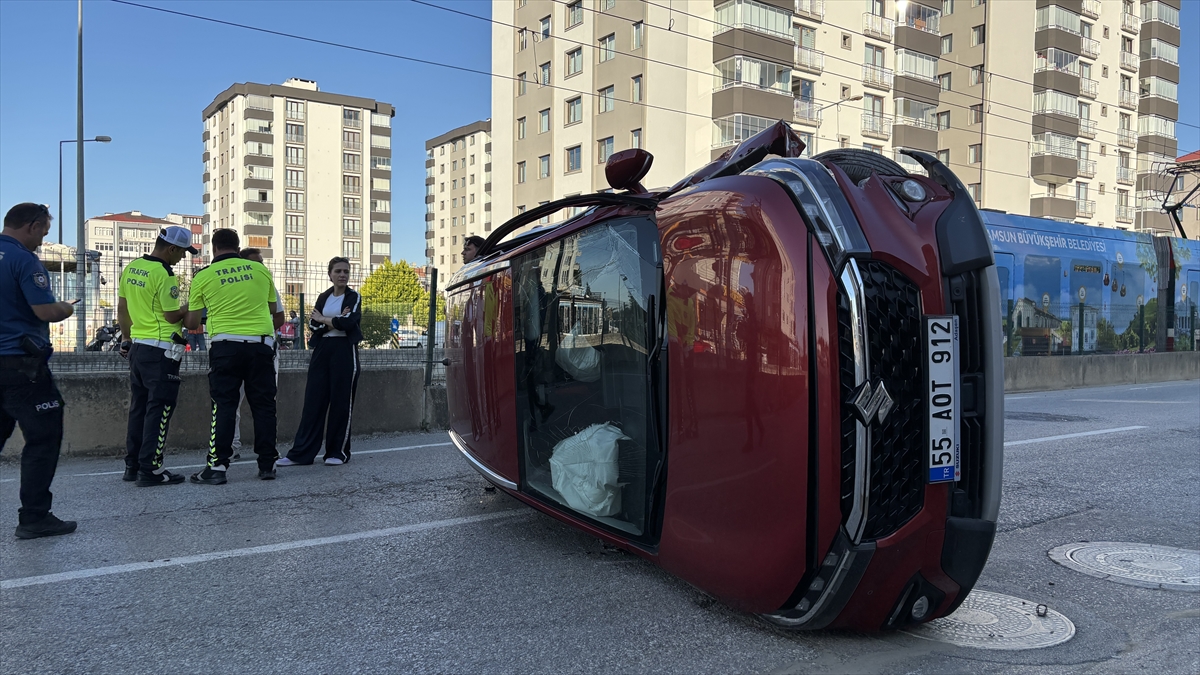 Samsun'da otomobilin devrilmesi sonucu 2 kişi yaralandı