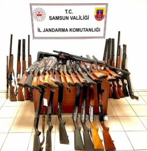 SAMSUN (AA) – Samsun'un Çarşamba ilçesindeki ruhsatsız silah operasyonunda 2