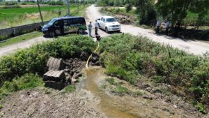 SAMSUN (AA) – Samsun'un Bafra ilçesinde su kanallarından taşan su,