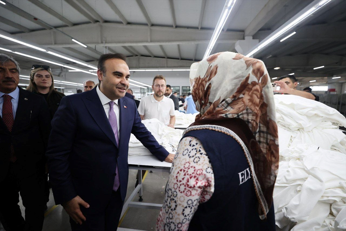Sanayi ve Teknoloji Bakanı Kacır, Kilis'te toplu açılış töreninde konuştu: