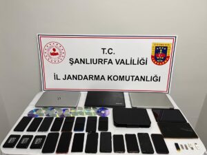 ŞANLIURFA (AA) – Şanlıurfa merkezli 12 ilde düzenlenen dolandırıcılık operasyonunda