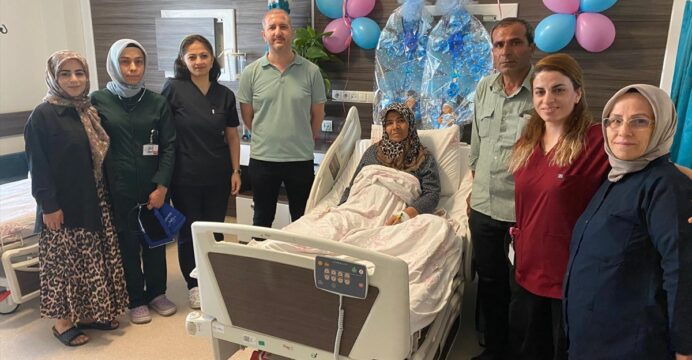 Şanlıurfa'da 53 yaşındaki kadın ikiz bebek dünyaya getirdi