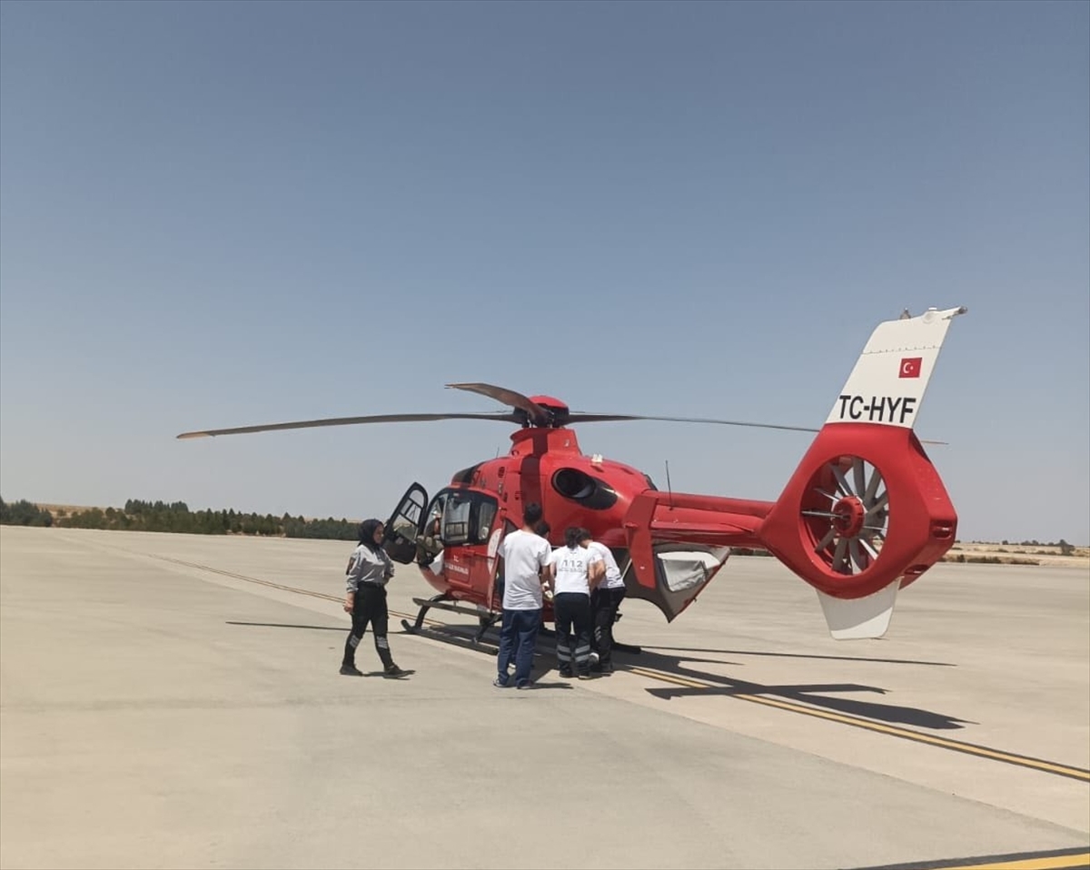 Şanlıurfa'da ambulans helikopter 2 yaşındaki kız çocuğu için havalandı