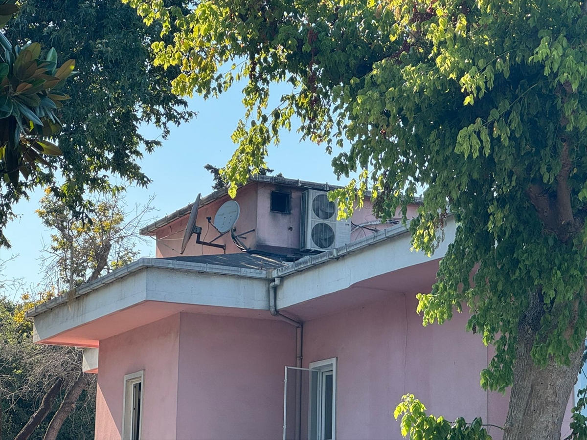Sarıyer'de hastanenin çatısında çıkan yangın söndürüldü