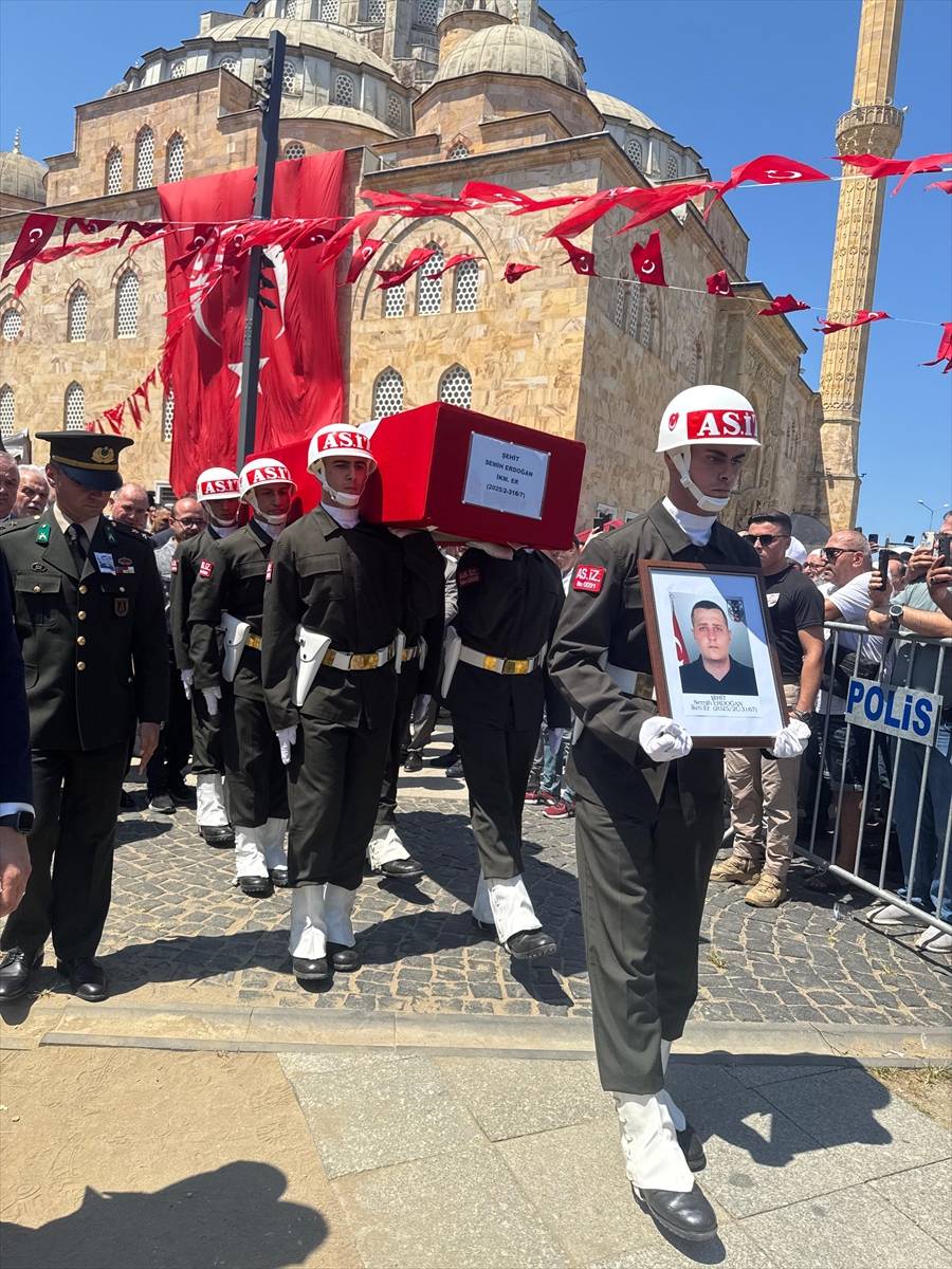Şehit İkmal Er Semih Erdoğan, Giresun'da son yolculuğuna uğurlandı