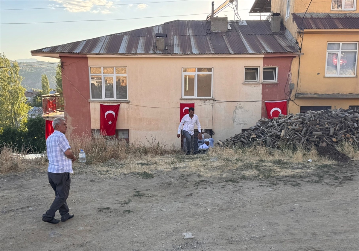 Şehit Mühimmat Astsubay Kıdemli Çavuş Akdoğan'ın Malatya'daki ailesine şehadet haberi verildi