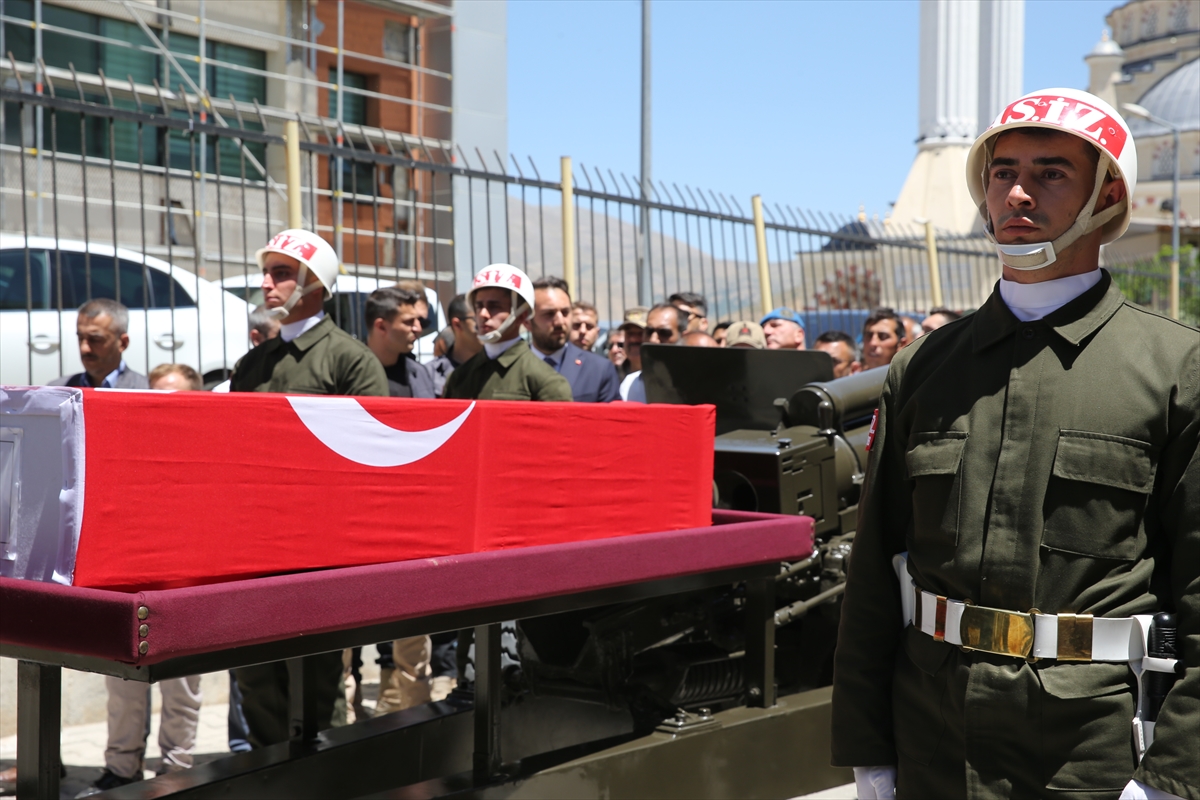 Şehit Piyade Sözleşmeli Er Celalettin Uyanık için memleketi Bitlis'te tören düzenlendi