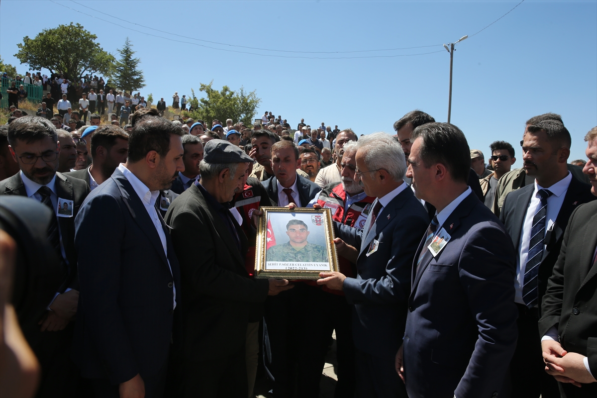 GÜNCELLEME – Şehit Piyade Sözleşmeli Er Uyanık memleketi Bitlis'te son yolculuğuna uğurlandı
